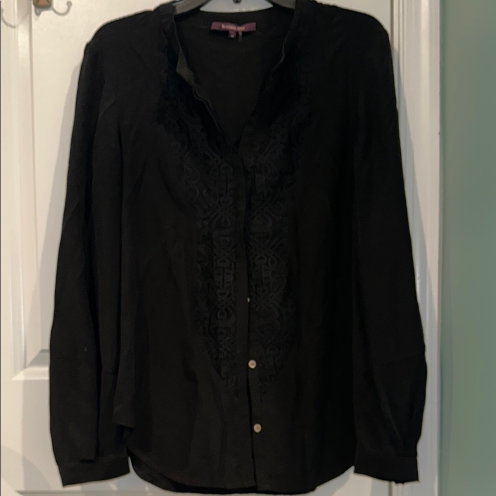 💋 Chic Black Blouse with Lace Detail